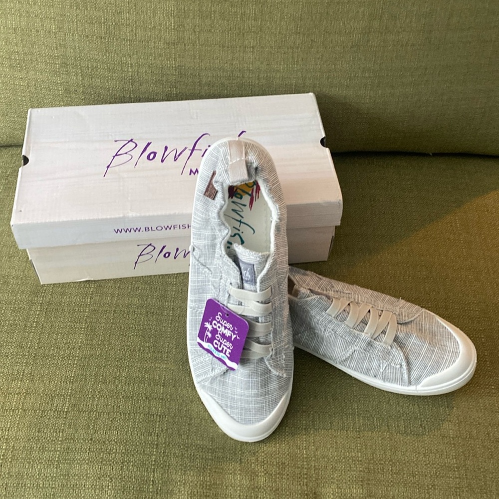 Brand new Blowfish Vex sneaker in neutral sand color